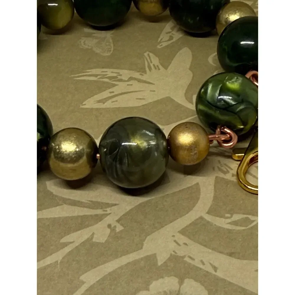 🧚🏻‍♀️ Handmade Green Chatoyant Beaded Key Ring Bracelet Gold Boho Luxe